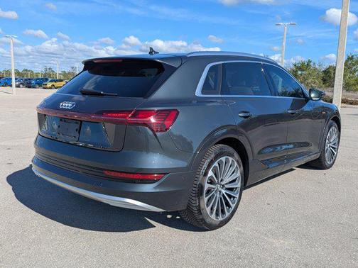 2019 Audi e-tron Premium Plus