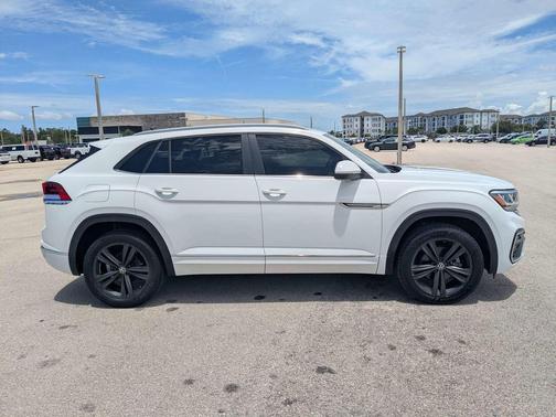 Pure White 2021 Volkswagen Atlas Cross Sport 3.6L V6 SE w/Technology R-Line