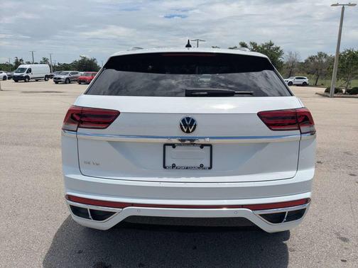 Pure White 2021 Volkswagen Atlas Cross Sport 3.6L V6 SE w/Technology R-Line