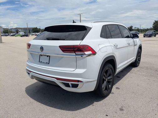 Pure White 2021 Volkswagen Atlas Cross Sport 3.6L V6 SE w/Technology R-Line