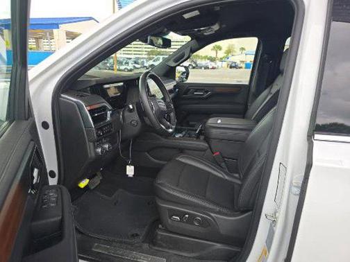 Summit White 2025 GMC Yukon XL Denali