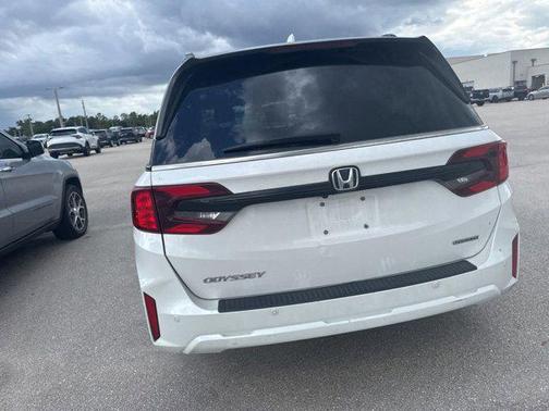 Platinum White Pearl 2025 Honda Odyssey Touring