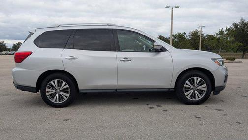 2019 Nissan Pathfinder SL