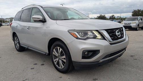 2019 Nissan Pathfinder SL