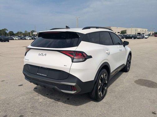 Glacial White Pearl 2023 Kia Sportage X-Line