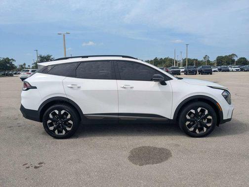Glacial White Pearl 2023 Kia Sportage X-Line