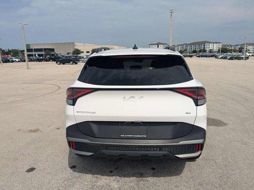 Glacial White Pearl 2023 Kia Sportage X-Line