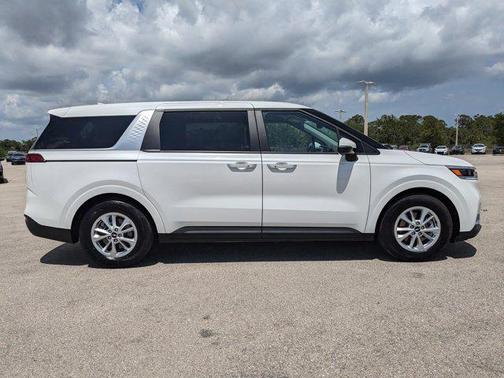 2022 Kia Carnival LXS