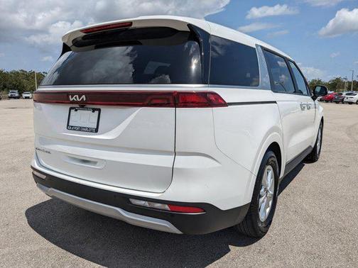 2022 Kia Carnival LXS
