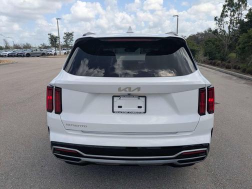 Glacial White Pearl 2023 Kia Sorento SX