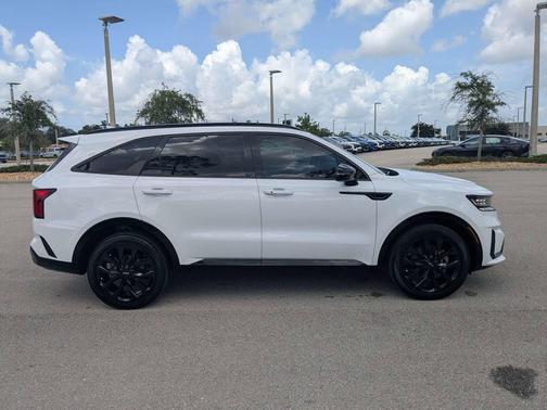 Glacial White Pearl 2023 Kia Sorento SX