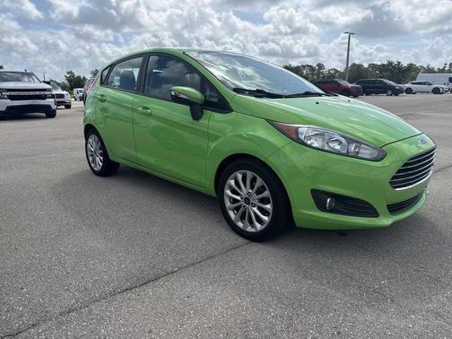 Green Envy Metallic Tricoat 2014 Ford Fiesta SE