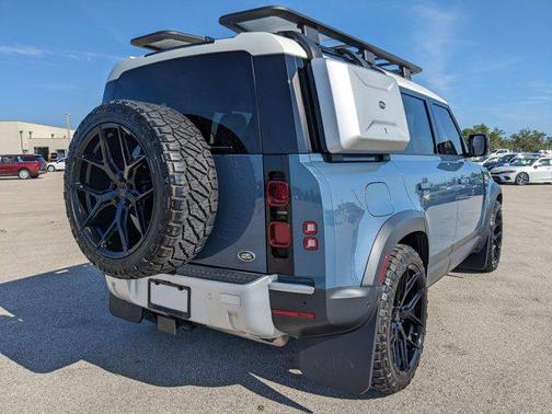 2022 Land Rover Defender 110 SE
