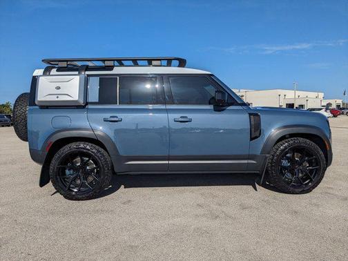 2022 Land Rover Defender 110 SE