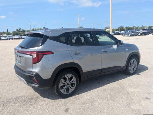 Steel Gray 2026 Kia Seltos LX
