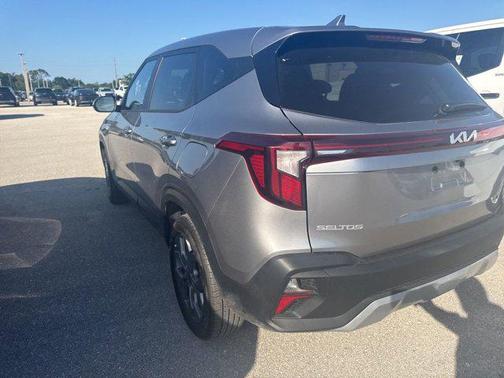 Gravity Gray 2026 Kia Seltos LX