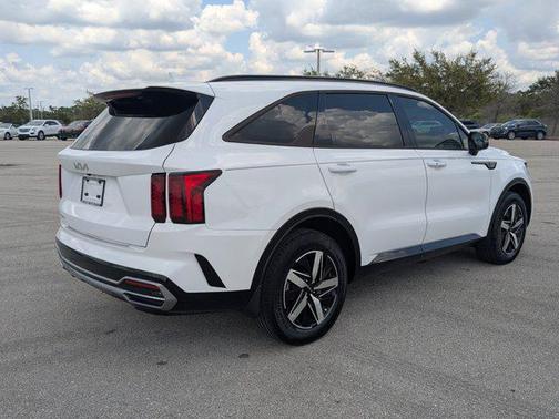 Glacial White Pearl 2023 Kia Sorento S