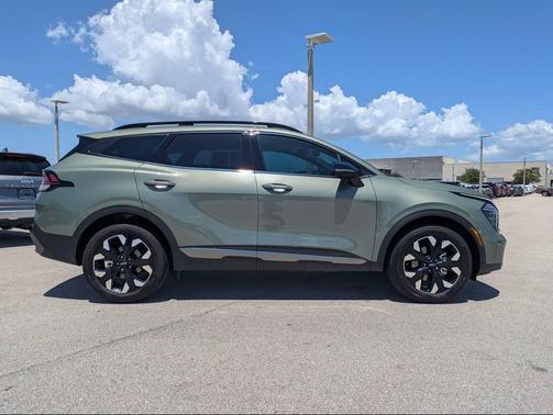 Jungle Green 2024 Kia Sportage X-Line