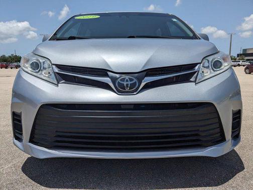 2019 Toyota Sienna LE