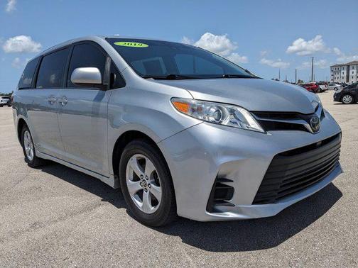 2019 Toyota Sienna LE