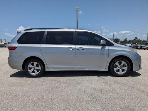 2019 Toyota Sienna LE