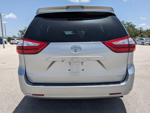 2019 Toyota Sienna LE