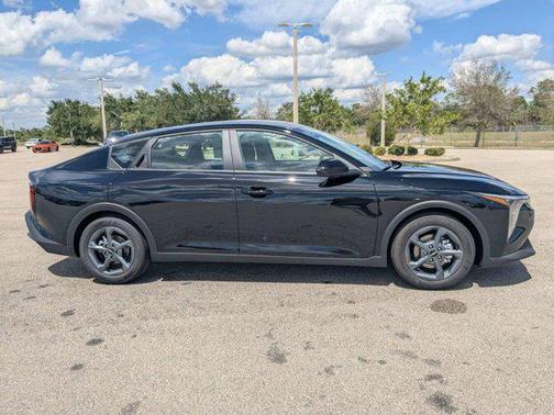 Aurora Black Pearl 2026 Kia K4 LXS