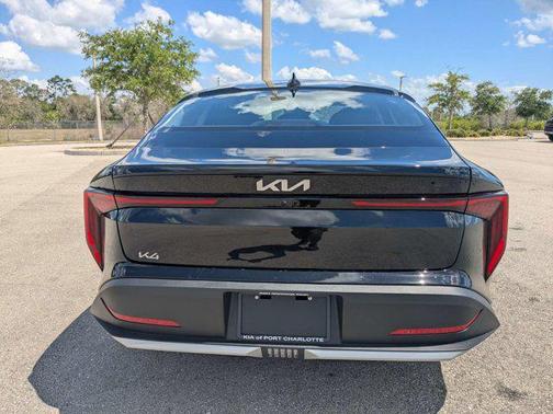 Aurora Black Pearl 2026 Kia K4 LXS