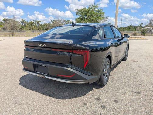 Aurora Black Pearl 2026 Kia K4 LXS