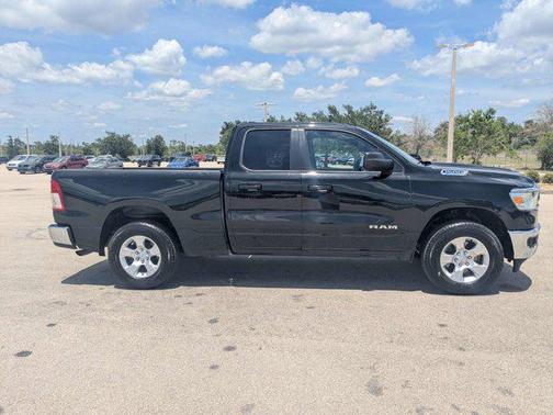 Diamond Black Crystal Pearlcoat 2021 RAM 1500 Big Horn/Lone Star