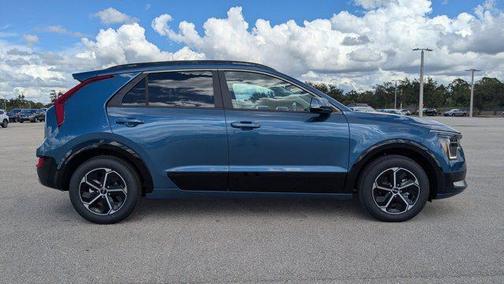 2025 Kia Niro SX
