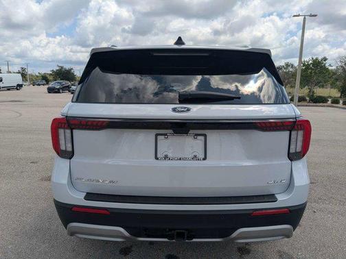 Star White Metallic Tri-Coat 2025 Ford Explorer Platinum