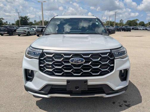 Star White Metallic Tri-Coat 2025 Ford Explorer Platinum