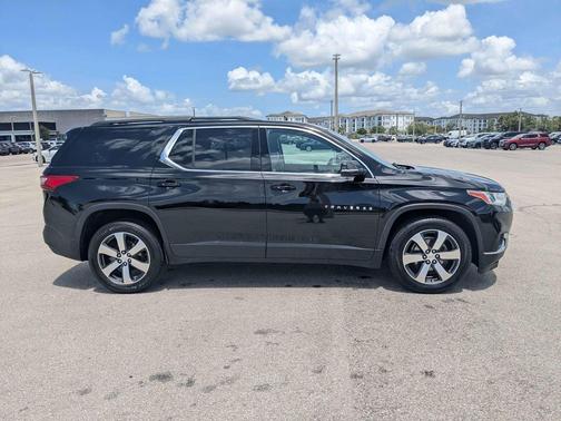 Mosaic Black Metallic 2019 Chevrolet Traverse LT Leather