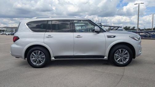 2023 INFINITI QX80 Luxe