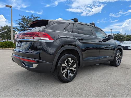 Deep Black Pearl 2024 Volkswagen Atlas Cross Sport 2.0T SE
