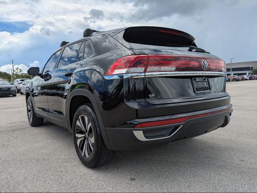 Deep Black Pearl 2024 Volkswagen Atlas Cross Sport 2.0T SE