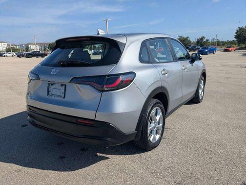 Urban Gray Pearl 2024 Honda HR-V LX