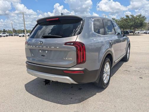 Everlasting Silver 2020 Kia Telluride LX
