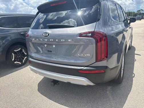 Everlasting Silver 2020 Kia Telluride LX