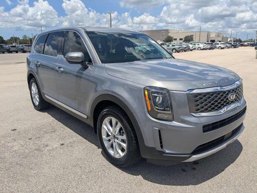 Everlasting Silver 2020 Kia Telluride LX