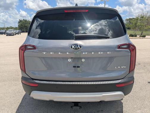 Everlasting Silver 2020 Kia Telluride LX