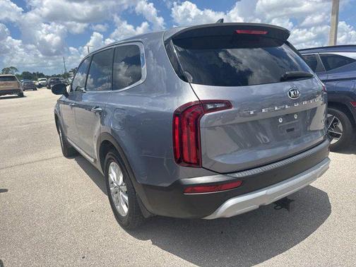 Everlasting Silver 2020 Kia Telluride LX