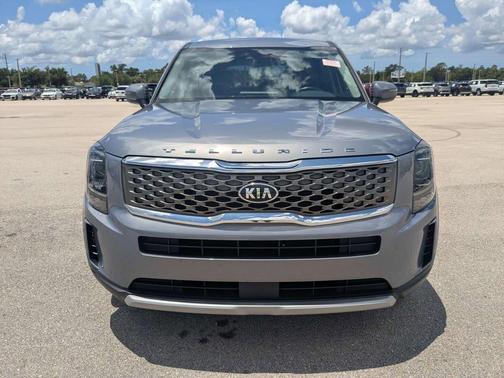 Everlasting Silver 2020 Kia Telluride LX