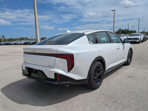 Snow White Pearl 2026 Kia K4 GT-Line Turbo