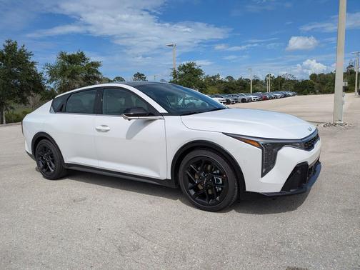 Snow White Pearl 2026 Kia K4 GT-Line Turbo