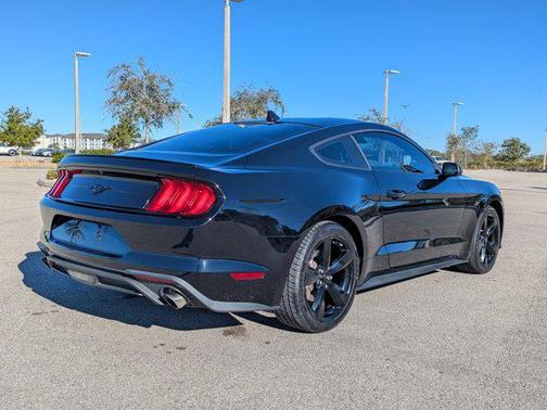 2021 Ford Mustang EcoBoost