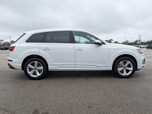 2023 Audi Q7 45 Premium