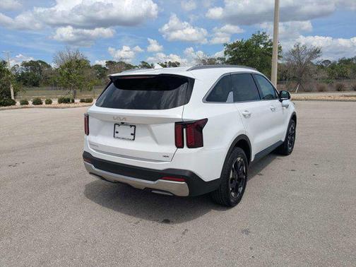 Glacial White Pearl 2026 Kia Sorento S