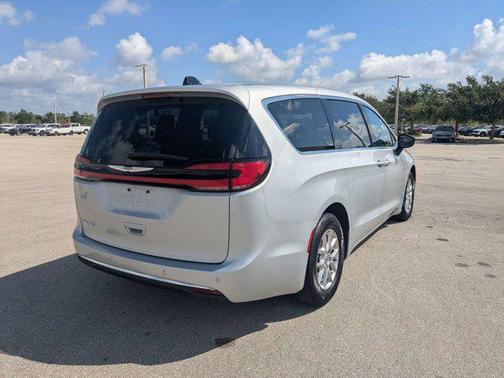 Silver Mist Clearcoat 2024 Chrysler Pacifica Touring L